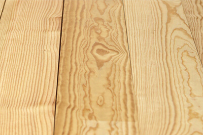 Essence de bois de Pin des Landes proposé par Moulures Vasson